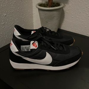 Nike Daybreak Sneaker W Size8